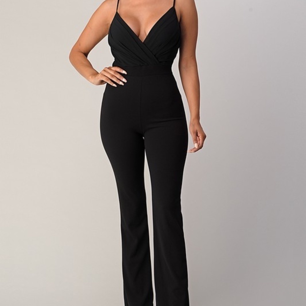 Cherry Mellow Spaghetti Strap V-Neck Jumpsuit With Slim Straight Legged Pants